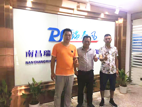 瑞泰風環?？照{-千里探望華中團隊，吹響廠房車間通風降溫沖鋒號